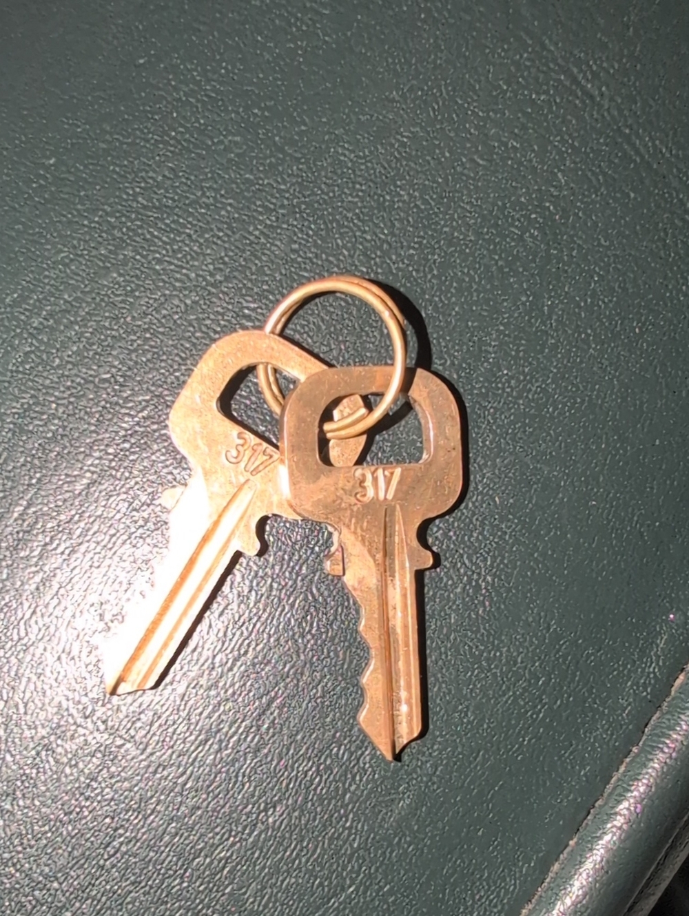 Louis Vuitton Set Of 2 Brass Keys (317)